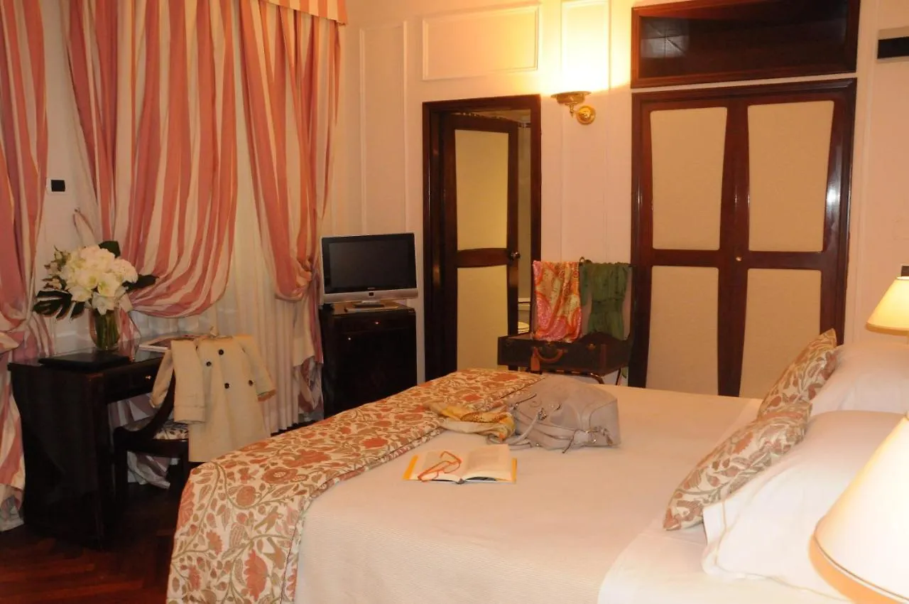****  Hotel De La Ville Florence Italy