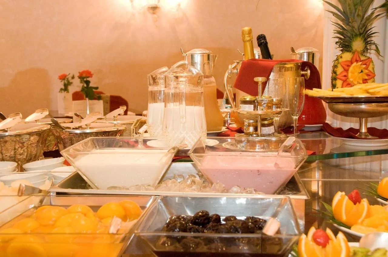 Hotel De La Ville Флоренция